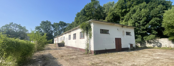 Predaj budovy vhodnej na sklad, malú výrobu, alebo aministratívu pri Dubovanoch.