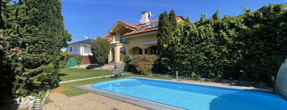 5 izbový rodinný dom s bazénom v Maduniciach