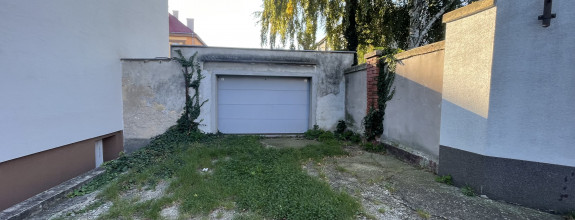Na predaj, dvojgaráž v blízkosti centra mesta