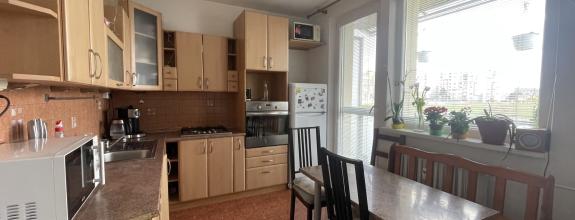 Výborne dispozične riešený 2-izbový byt s balkónom v Modre