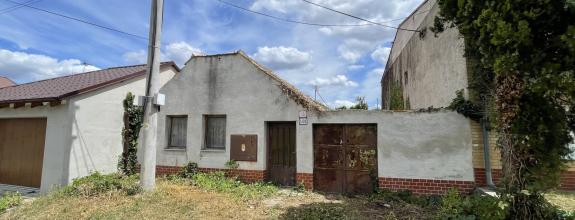 Pozemok 268 m2 s domom na zbúranie v Hrnčiarovciach nad Parnou