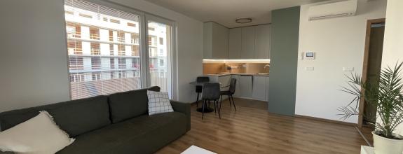Nový kompletne zariadený 2 izb.byt s garážou a balkónom pri cukrovare.