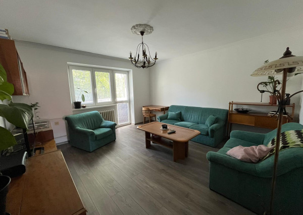 Pekný zariadený 3 izb.byt s balkónom blízko centra mesta s garážou.