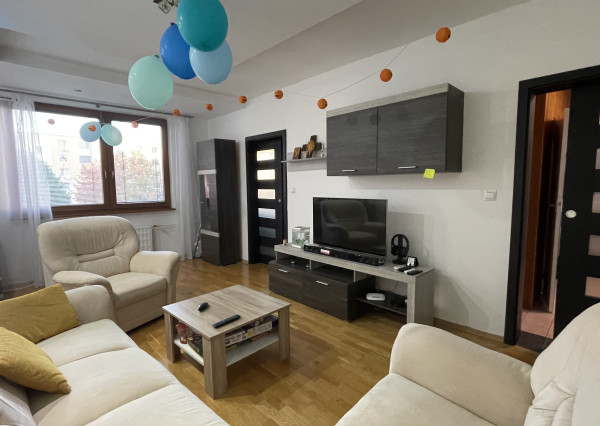 Zariadený pekný 3 izb.byt s lódžiou na Družbe v Trnave.