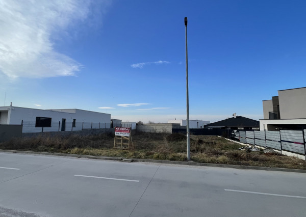 Slnečný a široký stavebný pozemok vo vyhľadávanej časti Trnavy- Kamenný mlyn