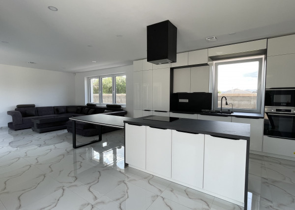 Predaj novostavby 7-izb. rodinného domu - dvojgeneračného vo Zvončíne