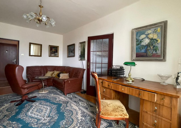 PREDAJ, priestranný 3 izbový byt s balkónom, garážou, Tamaškovičova ulica