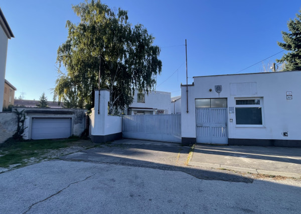 Na predaj, dvojgaráž v blízkosti centra mesta