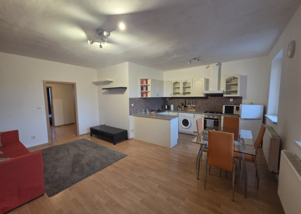 Na prenájom, 2 izbový byt s balkónom na Družbe