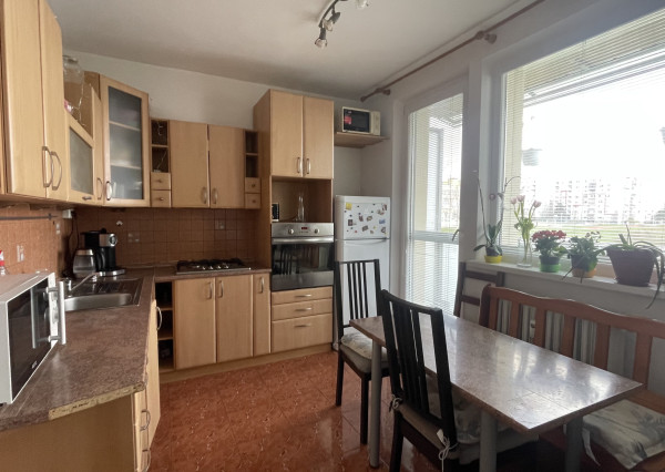 Výborne dispozične riešený 2-izbový byt s balkónom v Modre