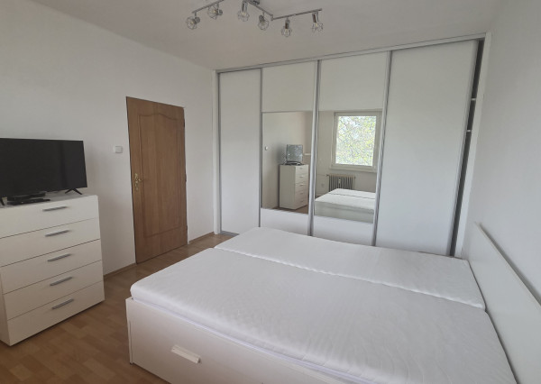 Na prenájom, veľký 1 izbový byt v blízkosti stanice na Lomonosovovej ulici