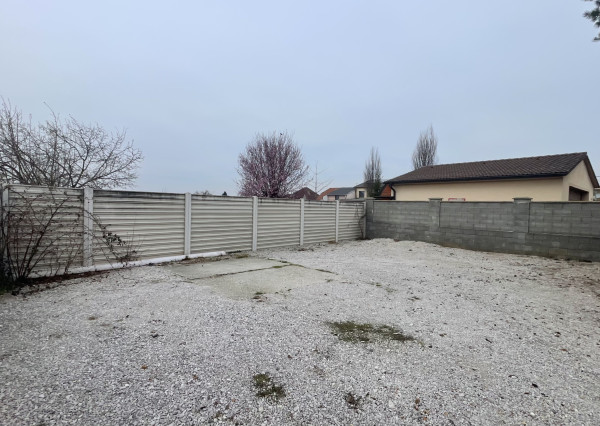 Prenájom oploteného pozemku 145 m2 v blízkosti Trnavy