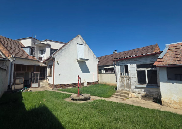 Na predaj, 4 izbový rodinný dom, pozemok 739 m2, obec Ružindol