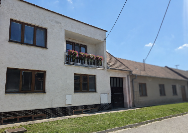 Na predaj, 4 izbový rodinný dom, pozemok 739 m2, obec Ružindol