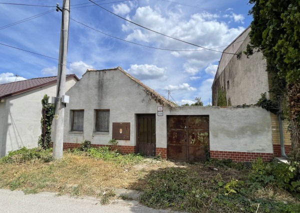 Dom s pozemkom o výmere 268 m2 v Hrnčiarovciach nad Parnou