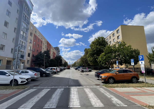 EXKLUZÍVNE NA PREDAJ – 2,5-IZBOVÝ BYT PO KOMPLETNEJ REKONŠTRUKCII NA TEHELNEJ ULICI