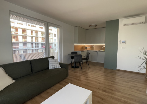 Nový kompletne zariadený 2 izb.byt s garážou a balkónom pri cukrovare.